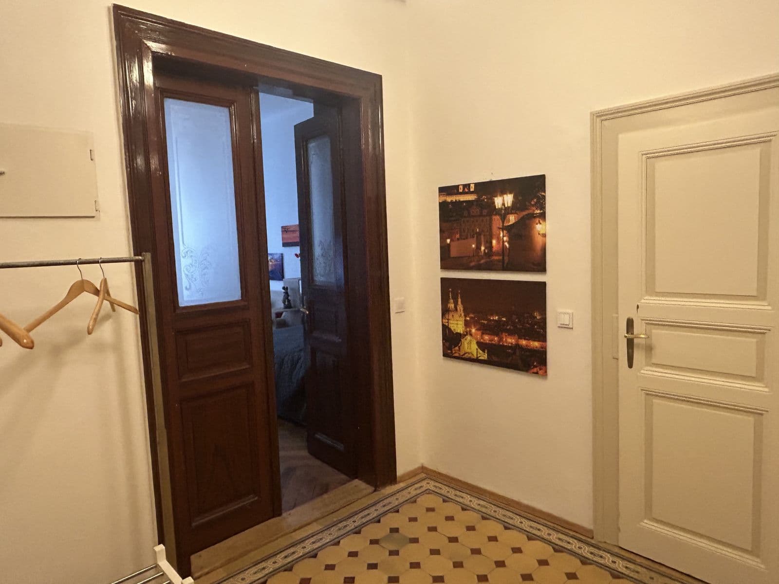 Prenájom bytu 57 m², Lužická, Praha, Praha Prenájom bytu 57 m², Lužická, Praha, Praha