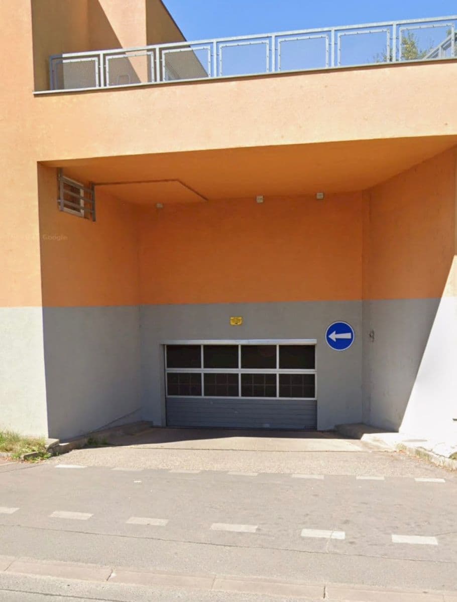 Prenájom garáže 18 m², Dobronická, Praha, Praha Prenájom garáže 18 m², Dobronická, Praha, Praha