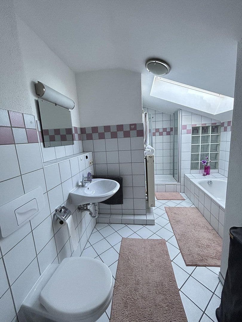 Prenájom bytu 2-izbový 81 m², Erlangen, Bavorsko Prenájom bytu 2-izbový 81 m², Erlangen, Bavorsko
