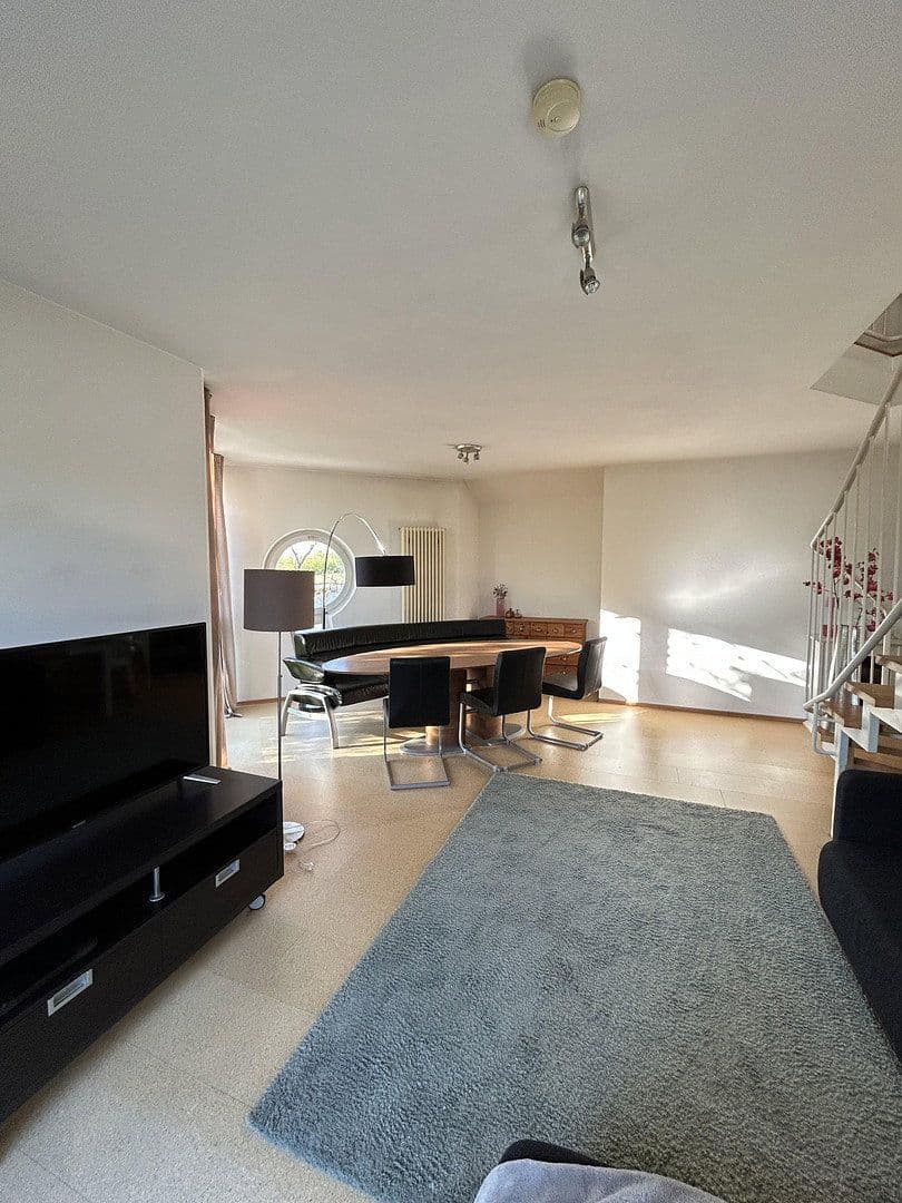 Prenájom bytu 2-izbový 81 m², Erlangen, Bavorsko Prenájom bytu 2-izbový 81 m², Erlangen, Bavorsko