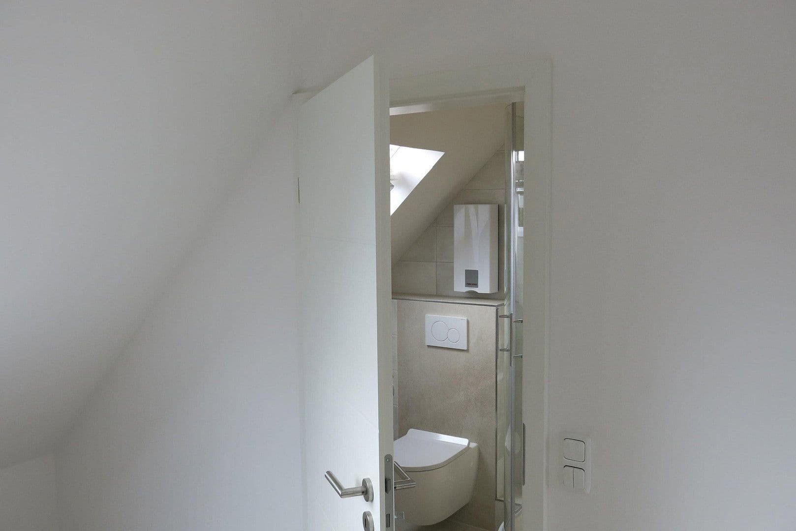 Prenájom bytu 1-izbový 17 m², Mühlenbroicher Weg 143, Düsseldorf, Severné Porýnie - Westfálsko Prenájom bytu 1-izbový 17 m², Mühlenbroicher Weg 143, Düsseldorf, Severné Porýnie - Westfálsko