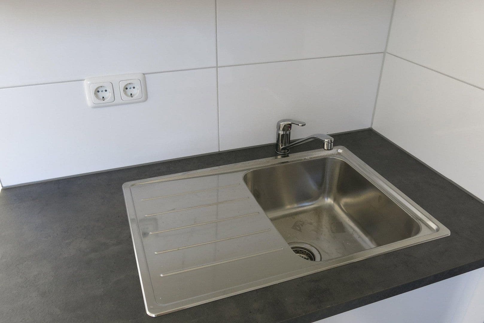 Prenájom bytu 1-izbový 17 m², Mühlenbroicher Weg 143, Düsseldorf, Severné Porýnie - Westfálsko Prenájom bytu 1-izbový 17 m², Mühlenbroicher Weg 143, Düsseldorf, Severné Porýnie - Westfálsko