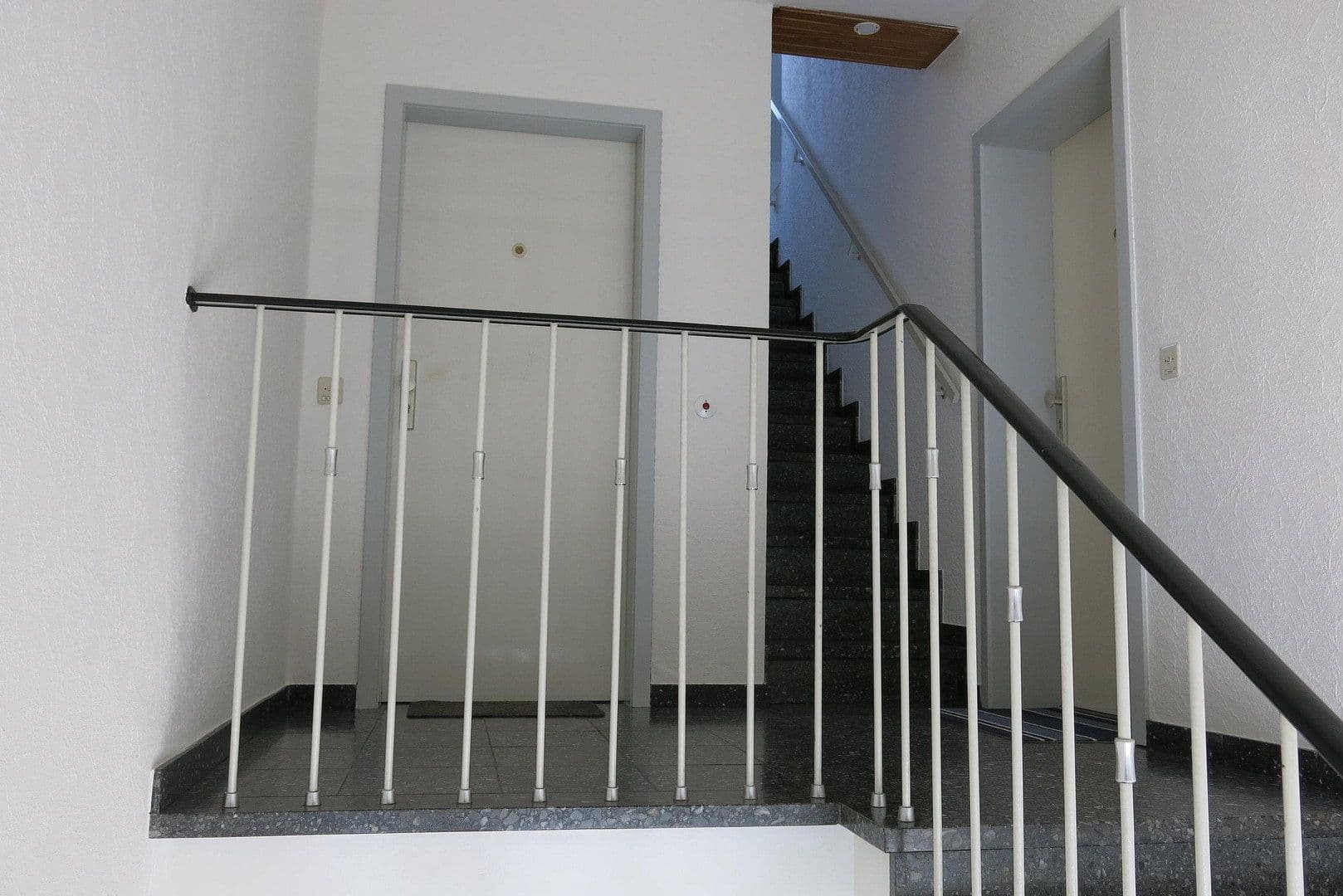 Prenájom bytu 1-izbový 17 m², Mühlenbroicher Weg 143, Düsseldorf, Severné Porýnie - Westfálsko Prenájom bytu 1-izbový 17 m², Mühlenbroicher Weg 143, Düsseldorf, Severné Porýnie - Westfálsko