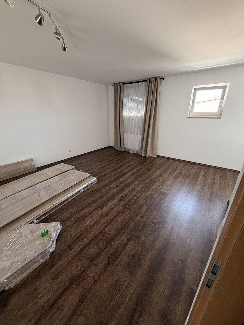 Prenájom domu 165 m², pozemek 165 m², Marsweg 20, Feucht, Bavorsko Prenájom domu 165 m², pozemek 165 m², Marsweg 20, Feucht, Bavorsko