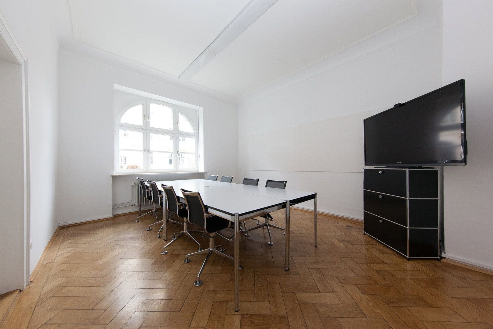 Prenájom kancelárie 146 m², Rauchstraße 1, München, Bavorsko Prenájom kancelárie 146 m², Rauchstraße 1, München, Bavorsko