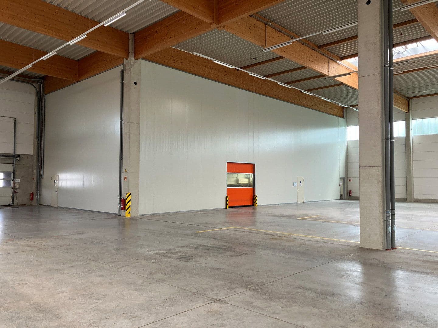 Prenájom nebytového priestoru 3.170 m², Tüttleben, Durínsko Prenájom nebytového priestoru 3.170 m², Tüttleben, Durínsko