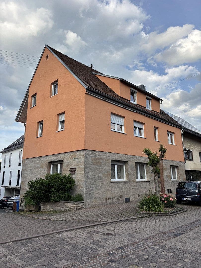 Predaj domu 286 m², pozemek 154 m², Külsheim, Bádensko-Wurttembersko Predaj domu 286 m², pozemek 154 m², Külsheim, Bádensko-Wurttembersko