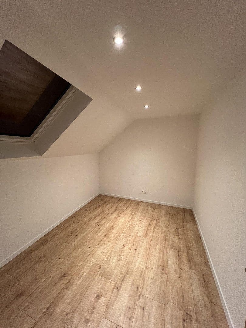 Prenájom bytu 5-izbový 128 m², Dorfbrunnenstraße 32, Wörth am Rhein, Porýnie-Falcko Prenájom bytu 5-izbový 128 m², Dorfbrunnenstraße 32, Wörth am Rhein, Porýnie-Falcko
