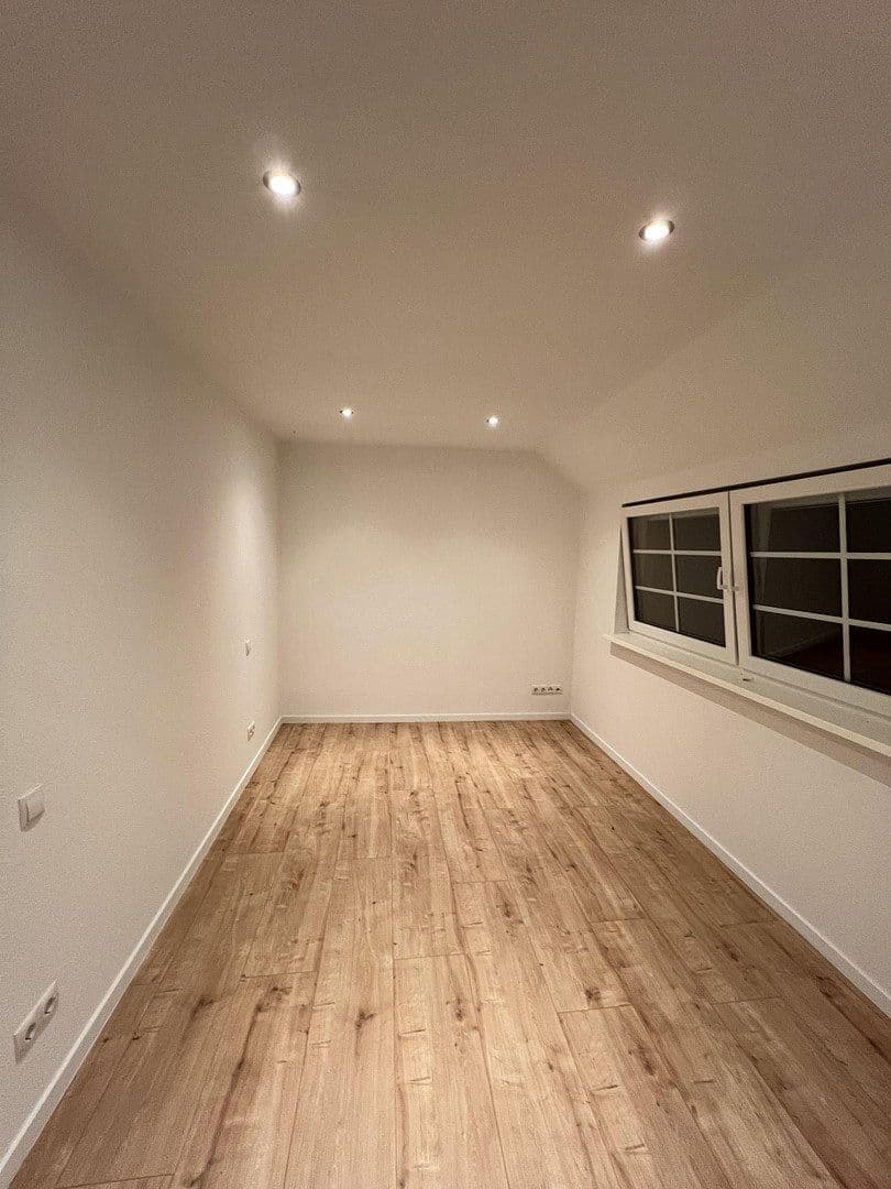 Prenájom bytu 5-izbový 128 m², Dorfbrunnenstraße 32, Wörth am Rhein, Porýnie-Falcko Prenájom bytu 5-izbový 128 m², Dorfbrunnenstraße 32, Wörth am Rhein, Porýnie-Falcko