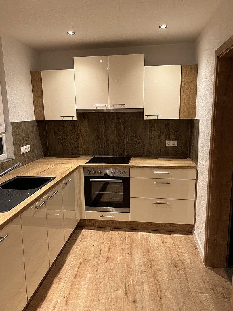 Prenájom bytu 5-izbový 128 m², Dorfbrunnenstraße 32, Wörth am Rhein, Porýnie-Falcko Prenájom bytu 5-izbový 128 m², Dorfbrunnenstraße 32, Wörth am Rhein, Porýnie-Falcko