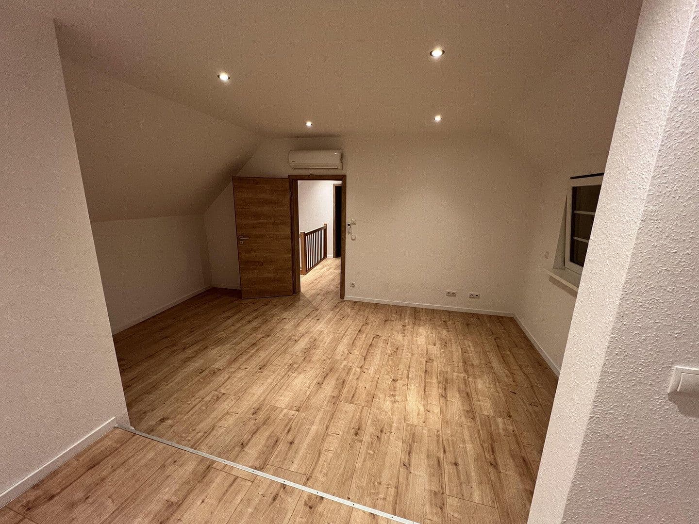 Prenájom bytu 5-izbový 128 m², Dorfbrunnenstraße 32, Wörth am Rhein, Porýnie-Falcko Prenájom bytu 5-izbový 128 m², Dorfbrunnenstraße 32, Wörth am Rhein, Porýnie-Falcko