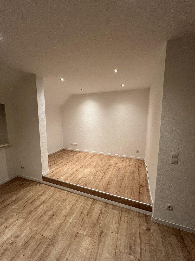 Prenájom bytu 5-izbový 128 m², Dorfbrunnenstraße 32, Wörth am Rhein, Porýnie-Falcko Prenájom bytu 5-izbový 128 m², Dorfbrunnenstraße 32, Wörth am Rhein, Porýnie-Falcko