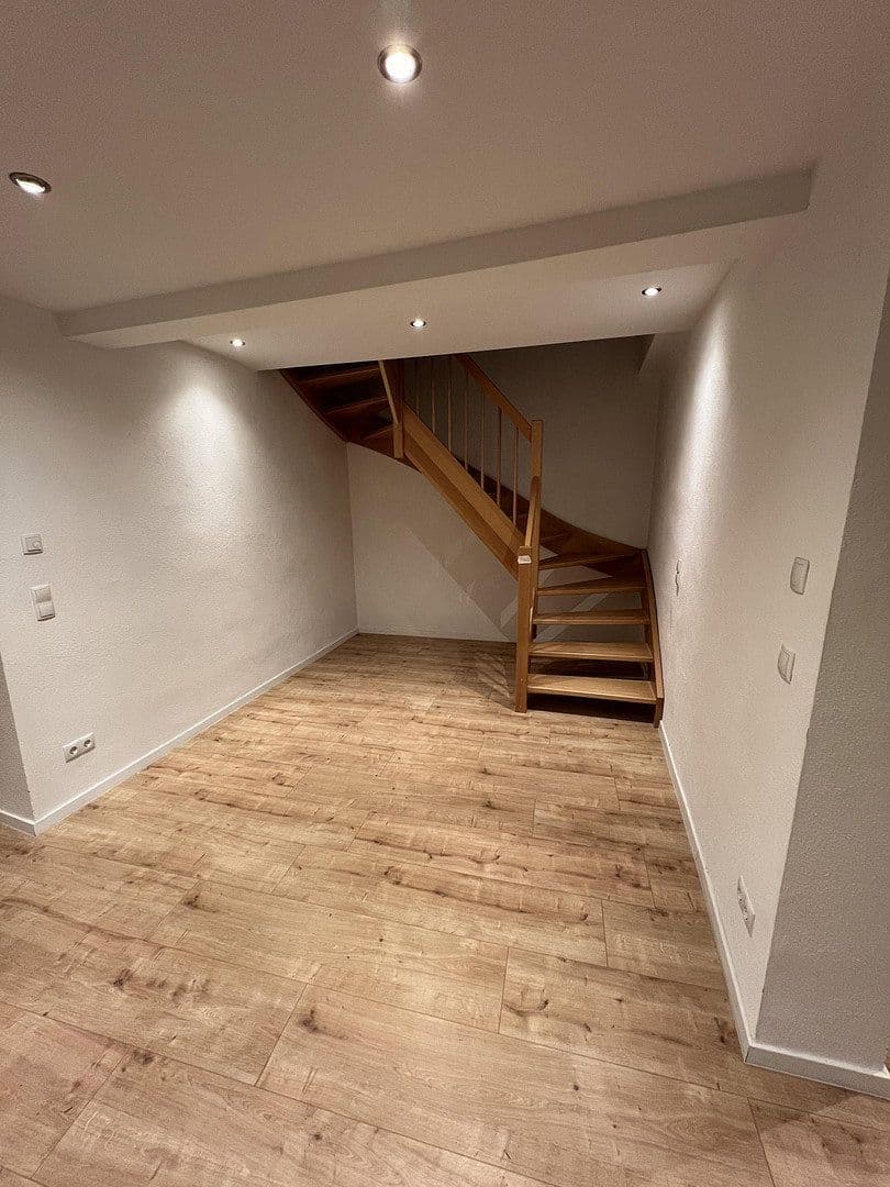 Prenájom bytu 5-izbový 128 m², Dorfbrunnenstraße 32, Wörth am Rhein, Porýnie-Falcko Prenájom bytu 5-izbový 128 m², Dorfbrunnenstraße 32, Wörth am Rhein, Porýnie-Falcko
