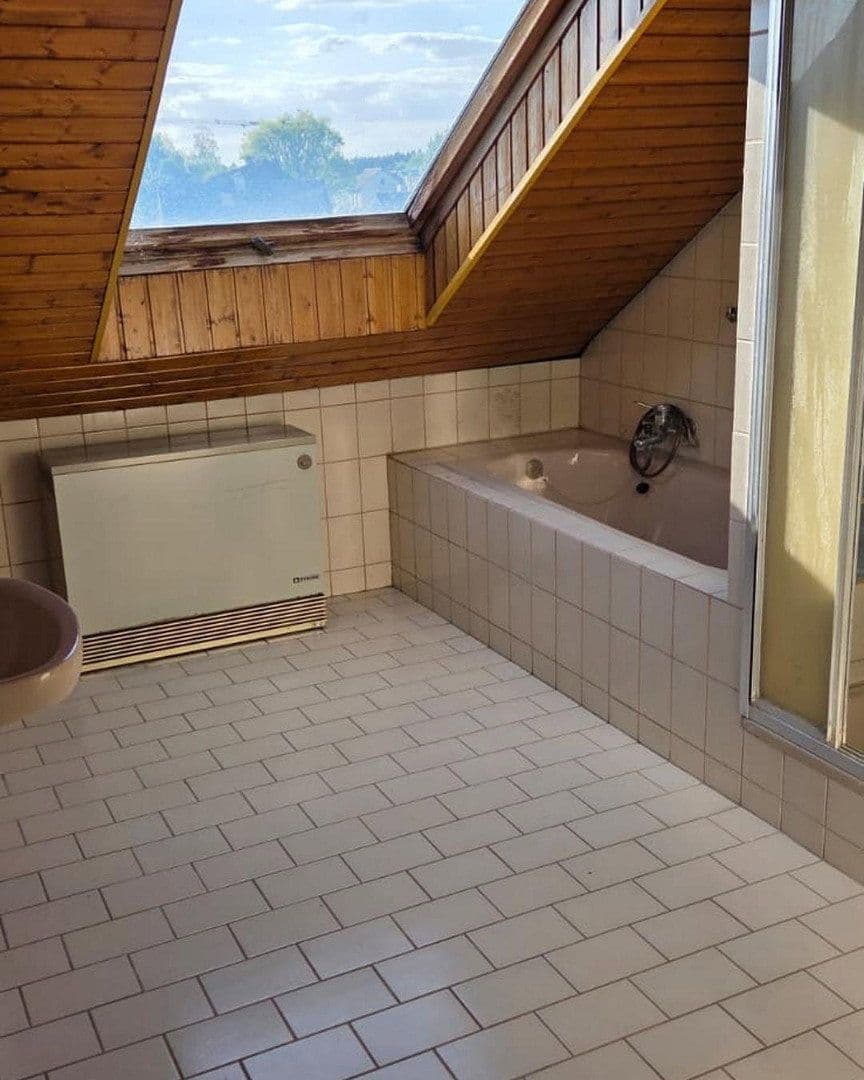 Predaj domu 280 m², pozemek 898 m², Hambrücken, Bádensko-Wurttembersko Predaj domu 280 m², pozemek 898 m², Hambrücken, Bádensko-Wurttembersko