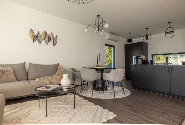 Predaj domu 180 m², pozemek 313 m², Hainweg 4/70, Neukieritzsch, Sasko Predaj domu 180 m², pozemek 313 m², Hainweg 4/70, Neukieritzsch, Sasko