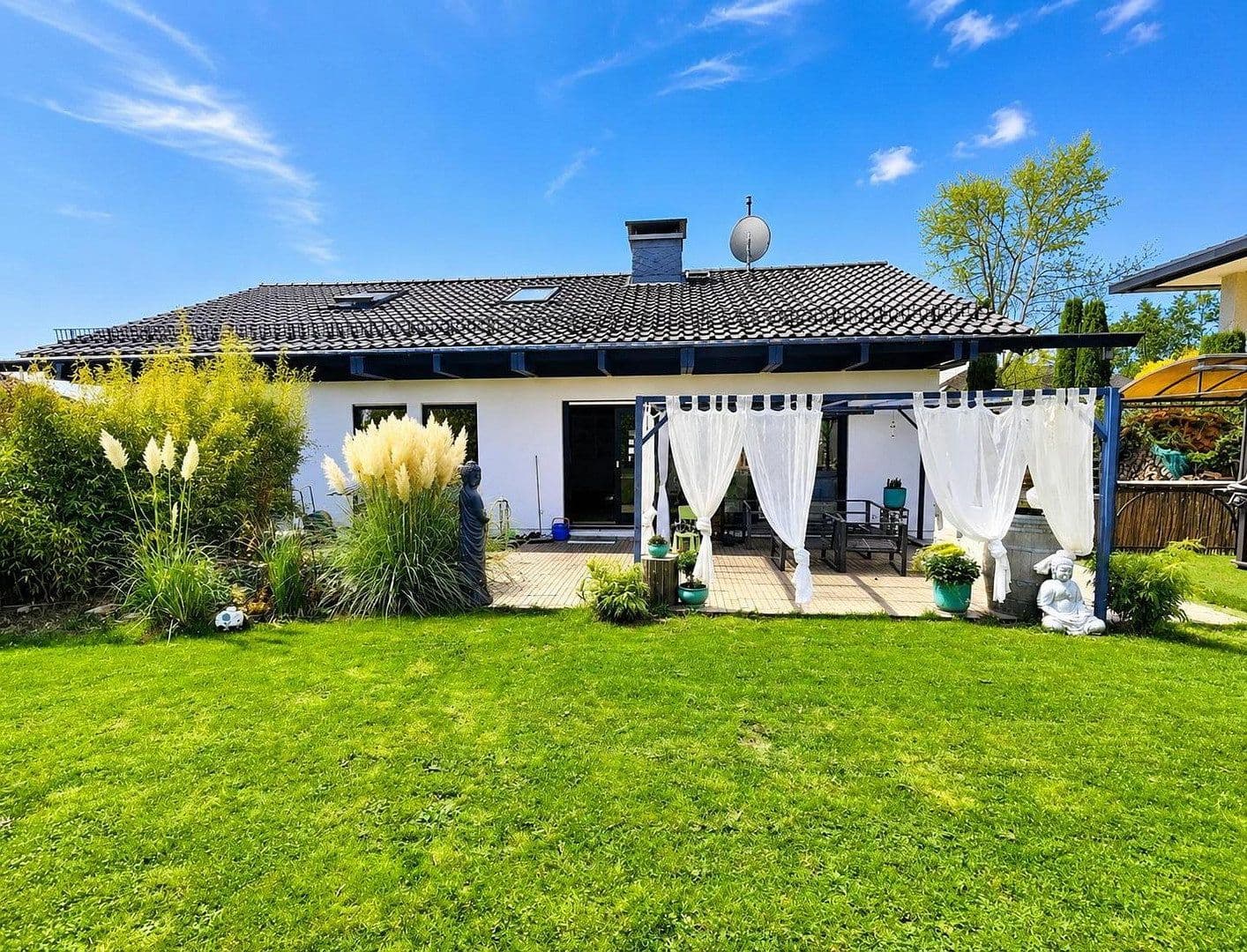 Predaj domu 123 m², pozemek 780 m², Nibelungenstraße 15, Taunusstein, Hesensko Predaj domu 123 m², pozemek 780 m², Nibelungenstraße 15, Taunusstein, Hesensko