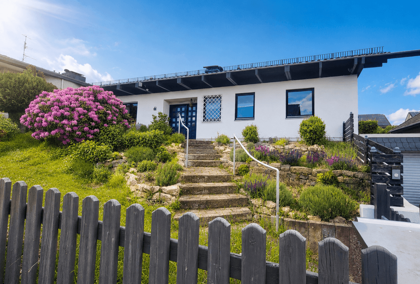 Predaj domu 123 m², pozemek 780 m², Nibelungenstraße 15, Taunusstein, Hesensko Predaj domu 123 m², pozemek 780 m², Nibelungenstraße 15, Taunusstein, Hesensko