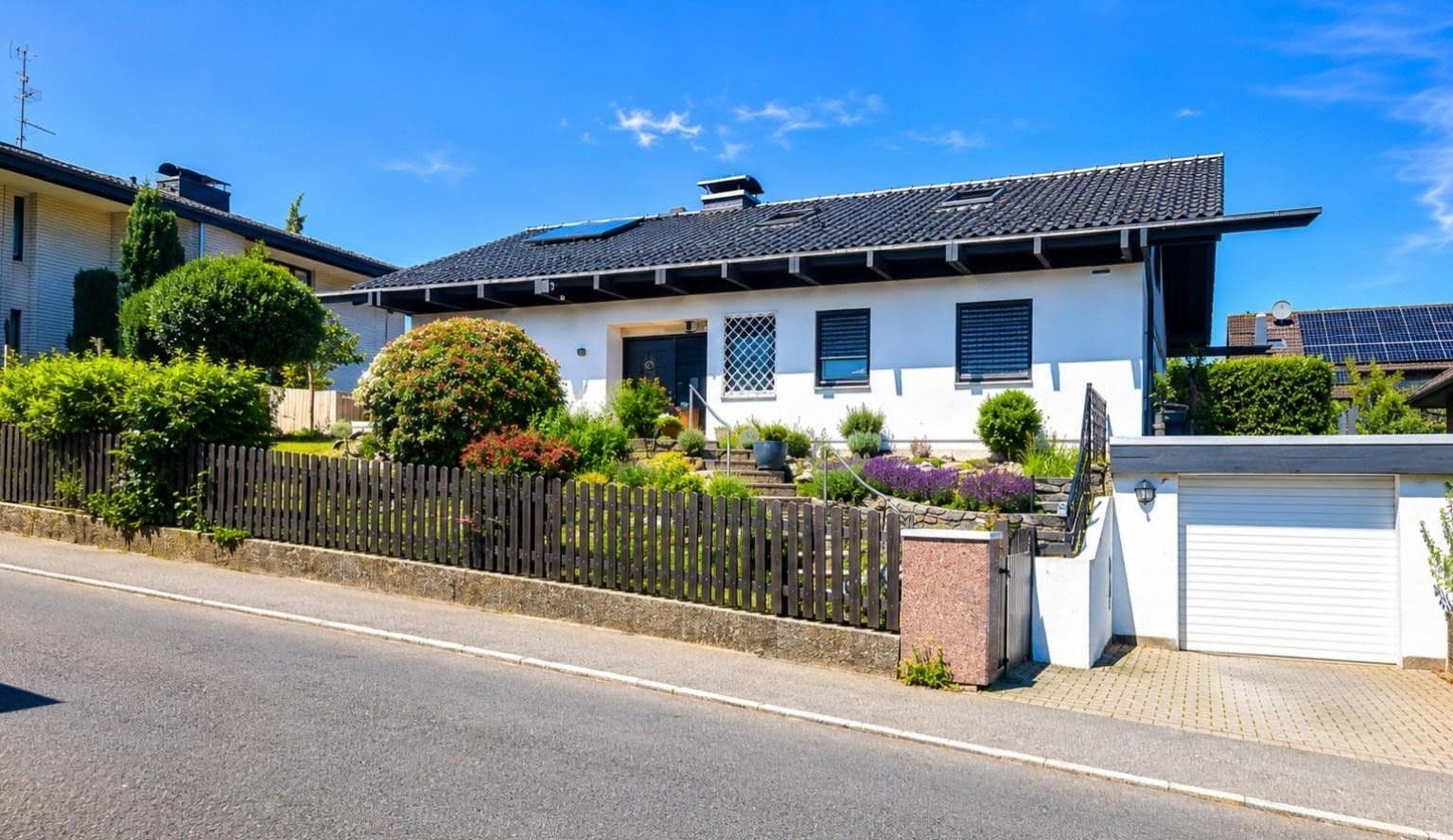 Predaj domu 123 m², pozemek 780 m², Nibelungenstraße 15, Taunusstein, Hesensko Predaj domu 123 m², pozemek 780 m², Nibelungenstraße 15, Taunusstein, Hesensko