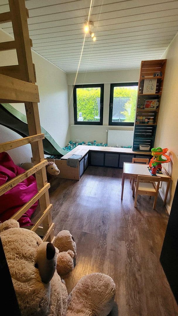 Predaj domu 123 m², pozemek 780 m², Nibelungenstraße 15, Taunusstein, Hesensko Predaj domu 123 m², pozemek 780 m², Nibelungenstraße 15, Taunusstein, Hesensko