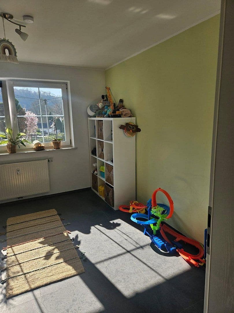 Prenájom bytu 3-izbový 75 m², Neustadt (Wied), Porýnie-Falcko Prenájom bytu 3-izbový 75 m², Neustadt (Wied), Porýnie-Falcko