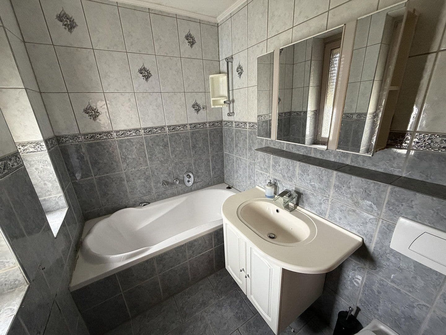 Predaj domu 221 m², pozemek 194 m², Nikolausstr. 1, Essen, Severné Porýnie - Westfálsko Predaj domu 221 m², pozemek 194 m², Nikolausstr. 1, Essen, Severné Porýnie - Westfálsko