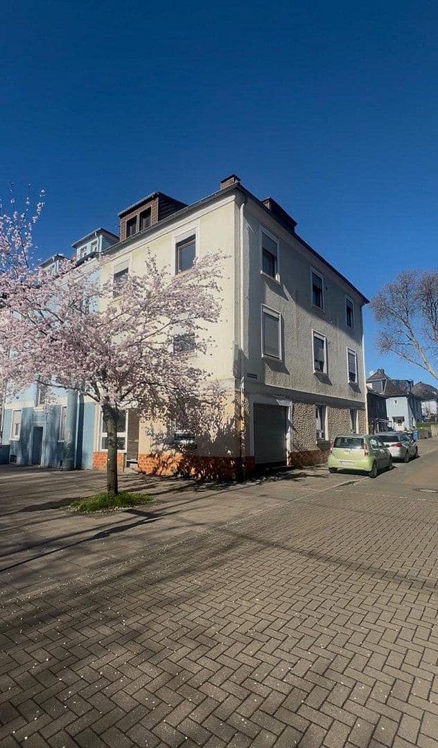 Predaj domu 221 m², pozemek 194 m², Nikolausstr. 1, Essen, Severné Porýnie - Westfálsko Predaj domu 221 m², pozemek 194 m², Nikolausstr. 1, Essen, Severné Porýnie - Westfálsko
