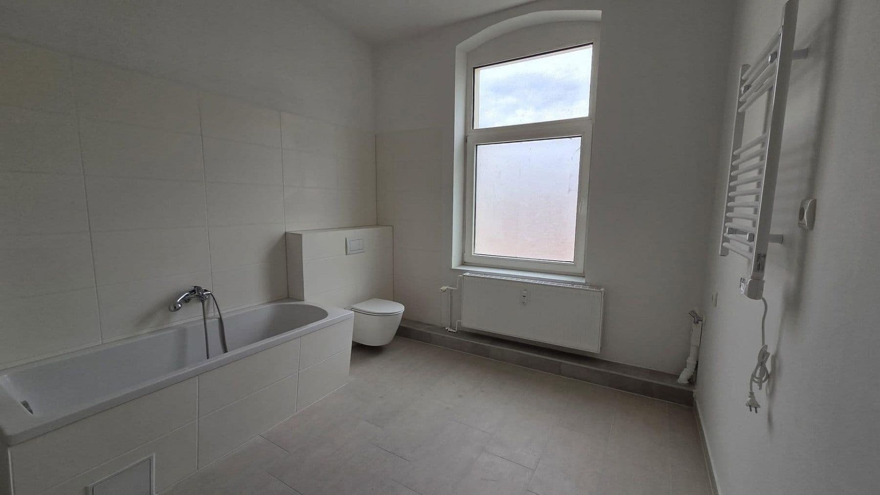 Prenájom bytu 3-izbový 92 m², Magdeburg, Sasko-Anhaltsko Prenájom bytu 3-izbový 92 m², Magdeburg, Sasko-Anhaltsko