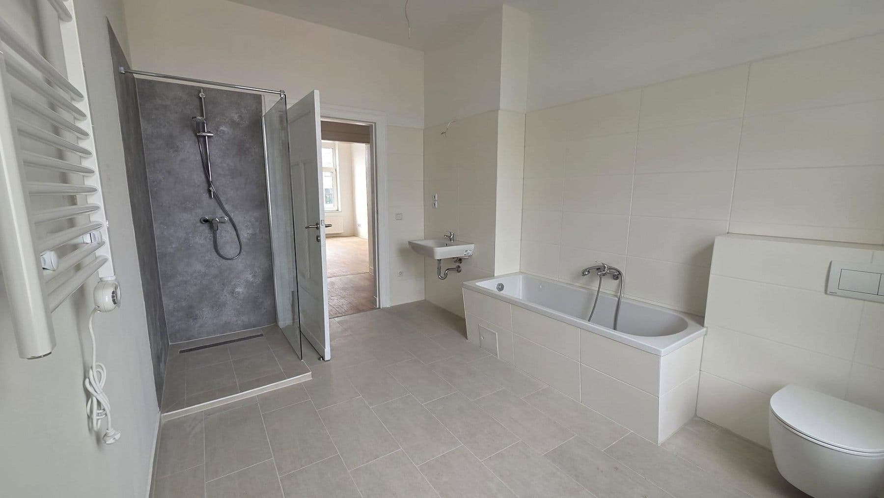 Prenájom bytu 3-izbový 92 m², Magdeburg, Sasko-Anhaltsko Prenájom bytu 3-izbový 92 m², Magdeburg, Sasko-Anhaltsko