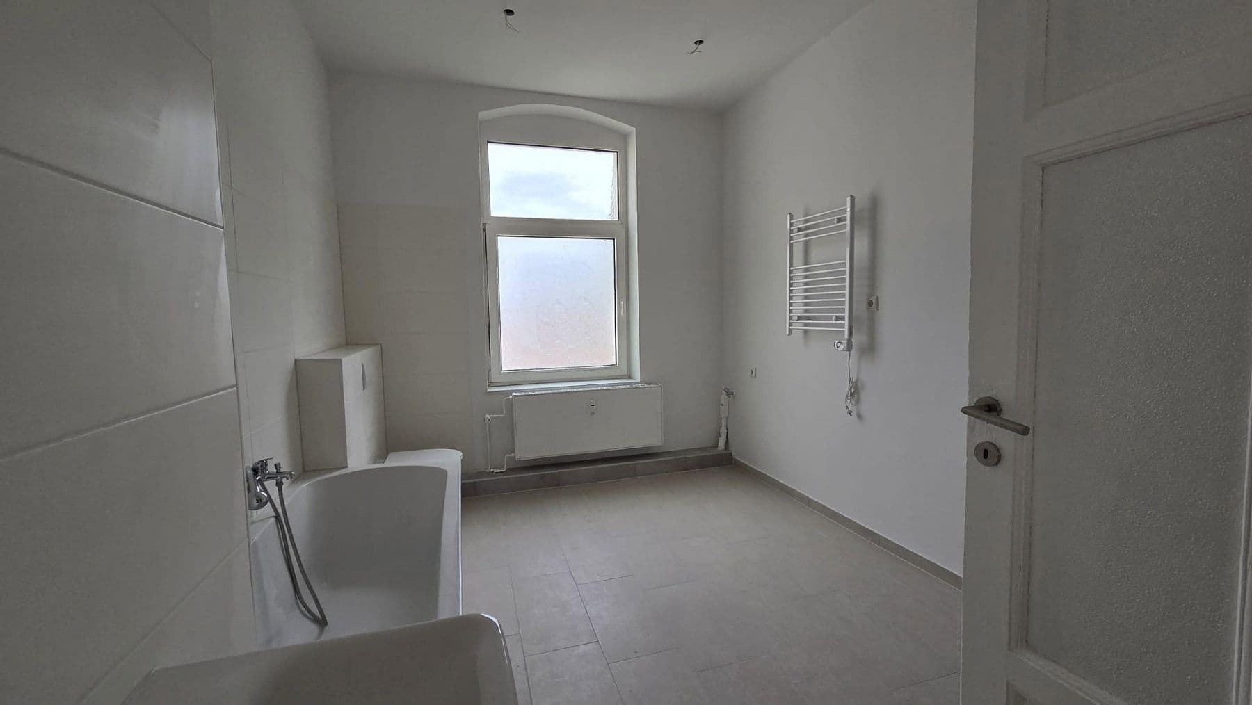 Prenájom bytu 3-izbový 92 m², Magdeburg, Sasko-Anhaltsko Prenájom bytu 3-izbový 92 m², Magdeburg, Sasko-Anhaltsko