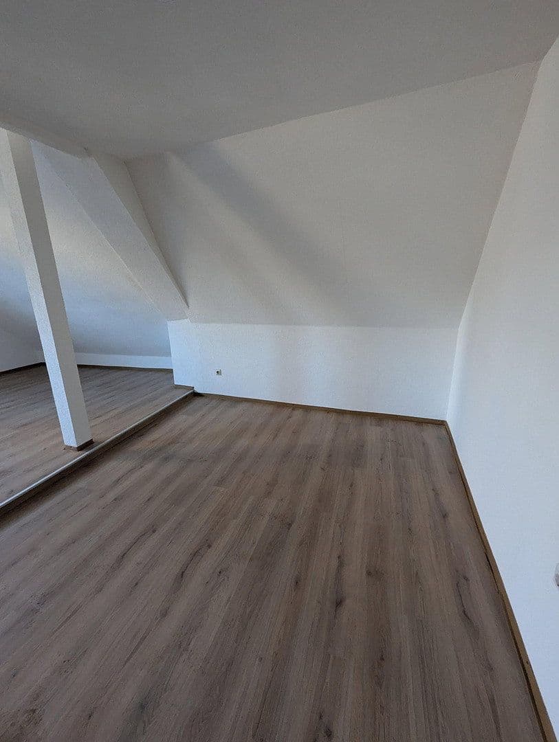 Prenájom bytu 3-izbový 90 m², Kleingartacher Straße 1, Schwaigern, Bádensko-Wurttembersko Prenájom bytu 3-izbový 90 m², Kleingartacher Straße 1, Schwaigern, Bádensko-Wurttembersko