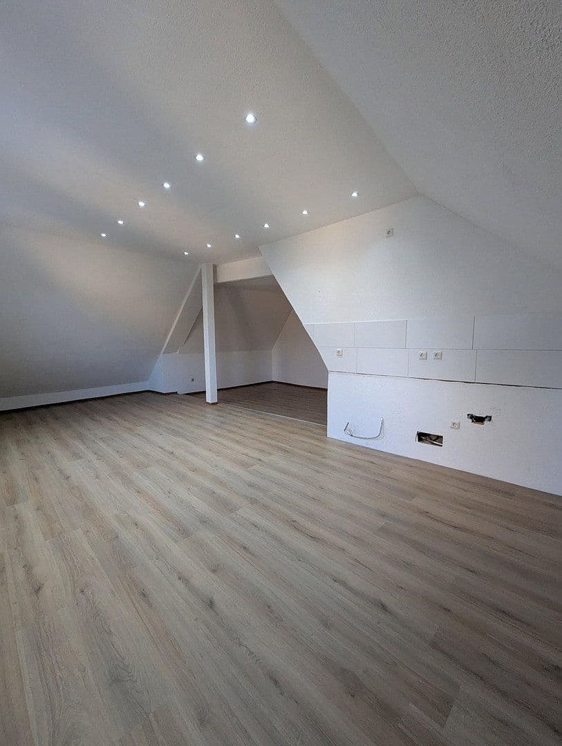 Prenájom bytu 3-izbový 90 m², Kleingartacher Straße 1, Schwaigern, Bádensko-Wurttembersko Prenájom bytu 3-izbový 90 m², Kleingartacher Straße 1, Schwaigern, Bádensko-Wurttembersko