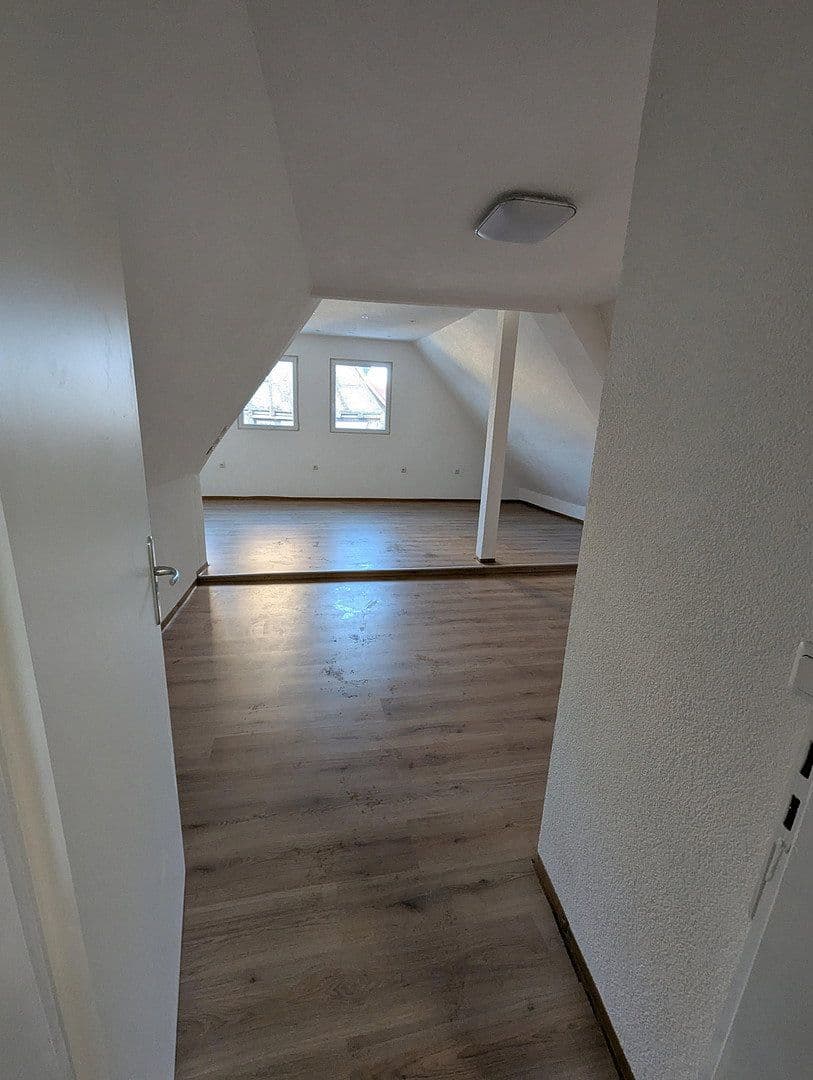 Prenájom bytu 3-izbový 90 m², Kleingartacher Straße 1, Schwaigern, Bádensko-Wurttembersko Prenájom bytu 3-izbový 90 m², Kleingartacher Straße 1, Schwaigern, Bádensko-Wurttembersko