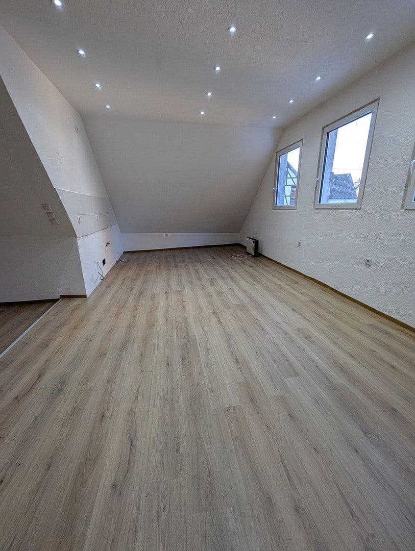 Prenájom bytu 3-izbový 90 m², Kleingartacher Straße 1, Schwaigern, Bádensko-Wurttembersko Prenájom bytu 3-izbový 90 m², Kleingartacher Straße 1, Schwaigern, Bádensko-Wurttembersko