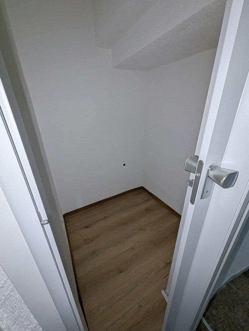 Prenájom bytu 3-izbový 90 m², Kleingartacher Straße 1, Schwaigern, Bádensko-Wurttembersko Prenájom bytu 3-izbový 90 m², Kleingartacher Straße 1, Schwaigern, Bádensko-Wurttembersko