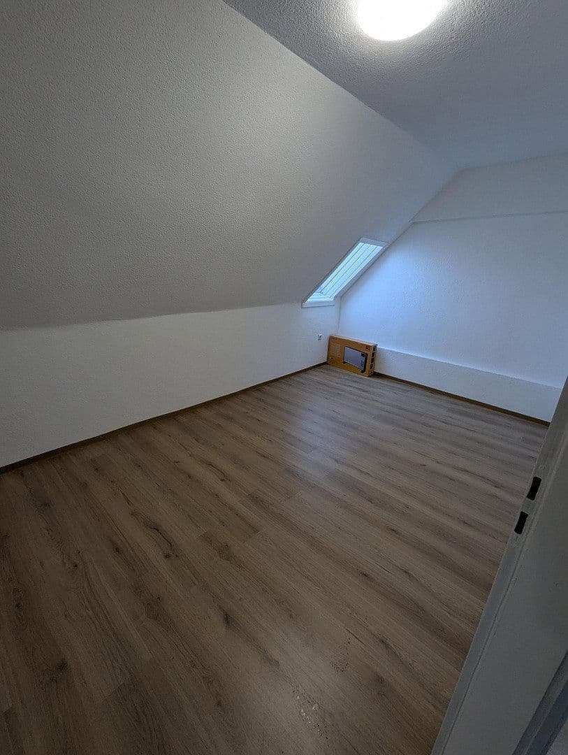 Prenájom bytu 3-izbový 90 m², Kleingartacher Straße 1, Schwaigern, Bádensko-Wurttembersko Prenájom bytu 3-izbový 90 m², Kleingartacher Straße 1, Schwaigern, Bádensko-Wurttembersko