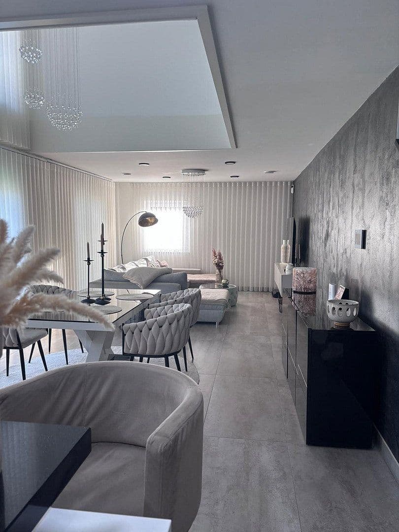 Predaj domu 170 m², pozemek 469 m², Kirchardt, Bádensko-Wurttembersko Predaj domu 170 m², pozemek 469 m², Kirchardt, Bádensko-Wurttembersko