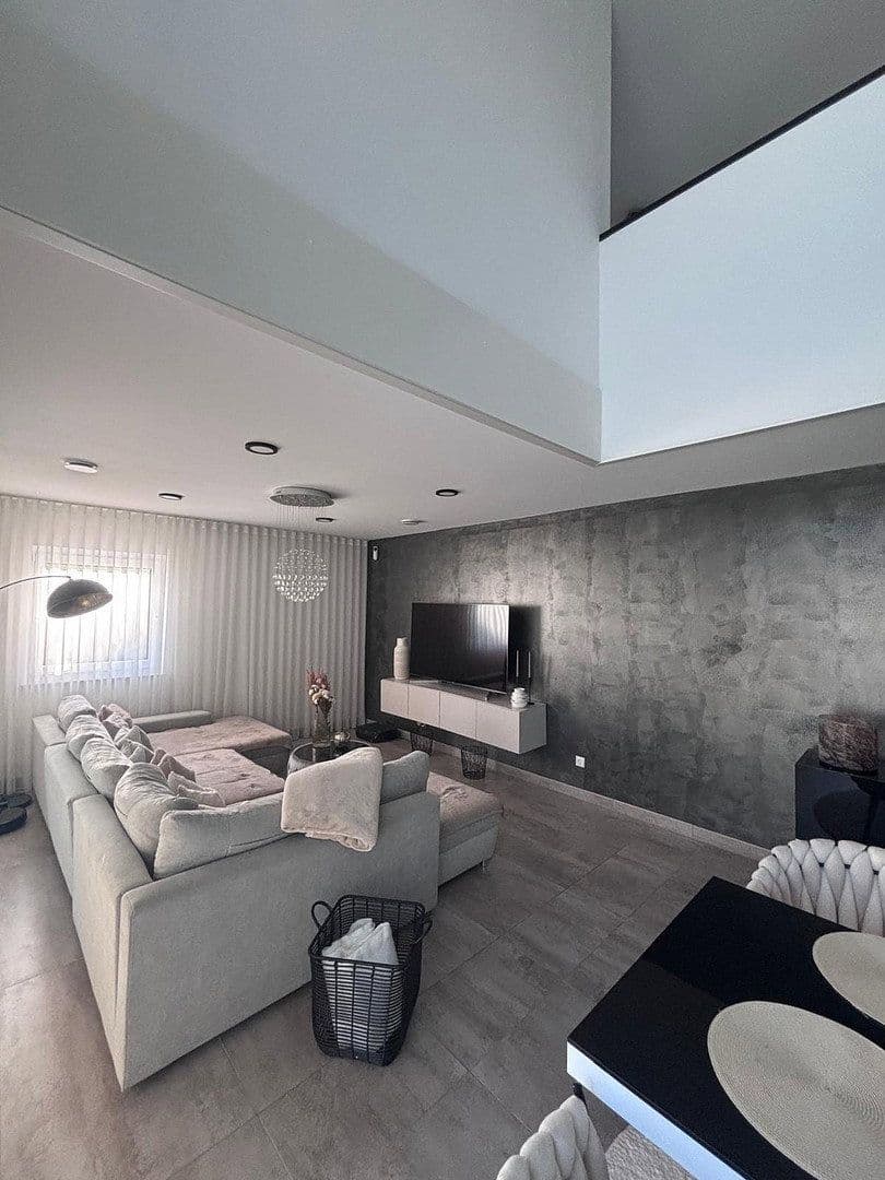 Predaj domu 170 m², pozemek 469 m², Kirchardt, Bádensko-Wurttembersko Predaj domu 170 m², pozemek 469 m², Kirchardt, Bádensko-Wurttembersko