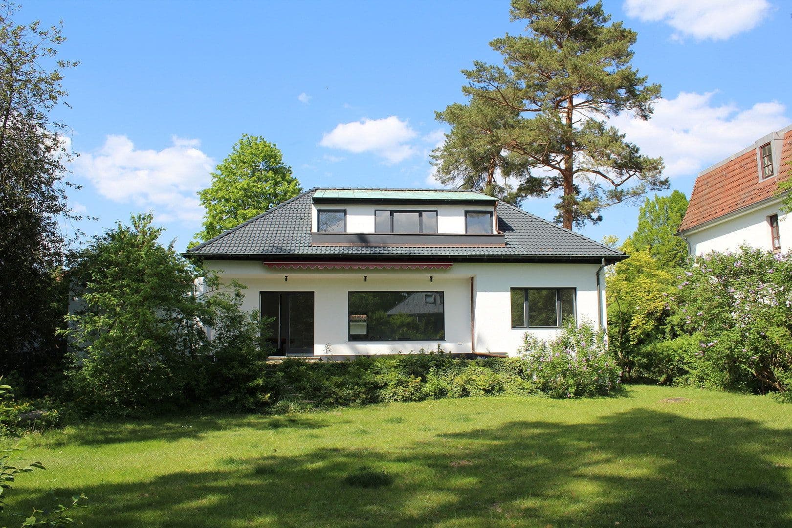 Prenájom domu 275 m², pozemek 1.000 m², Berlin, Berlín Prenájom domu 275 m², pozemek 1.000 m², Berlin, Berlín