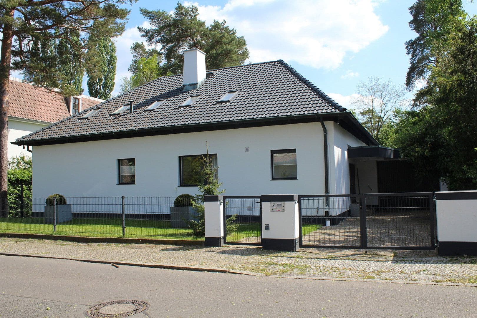 Prenájom domu 275 m², pozemek 1.000 m², Berlin, Berlín Prenájom domu 275 m², pozemek 1.000 m², Berlin, Berlín