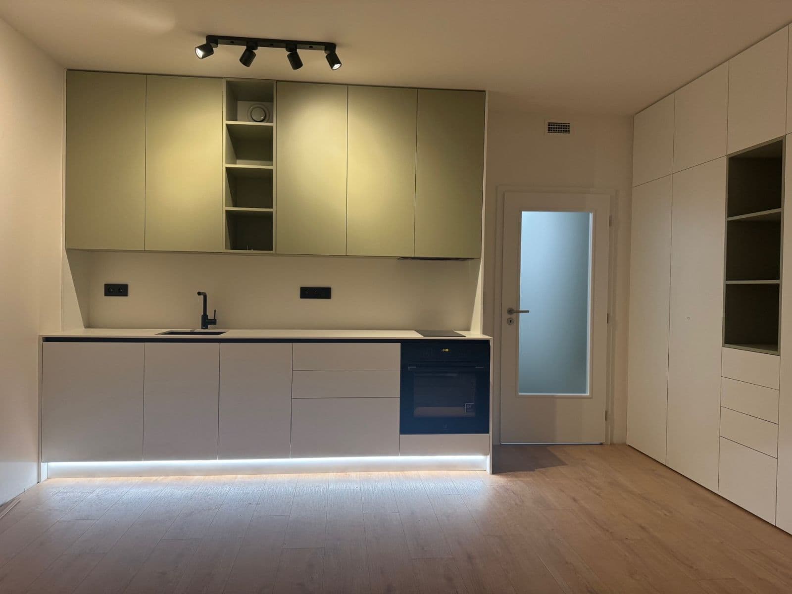 Prenájom bytu 1-izbový 33 m², Strančická, Praha, Praha Prenájom bytu 1-izbový 33 m², Strančická, Praha, Praha
