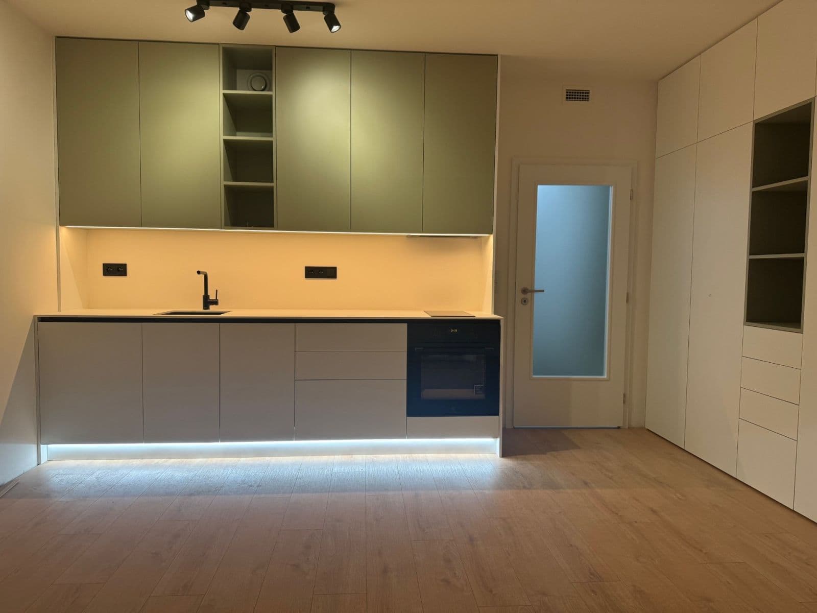 Prenájom bytu 1-izbový 33 m², Strančická, Praha, Praha Prenájom bytu 1-izbový 33 m², Strančická, Praha, Praha