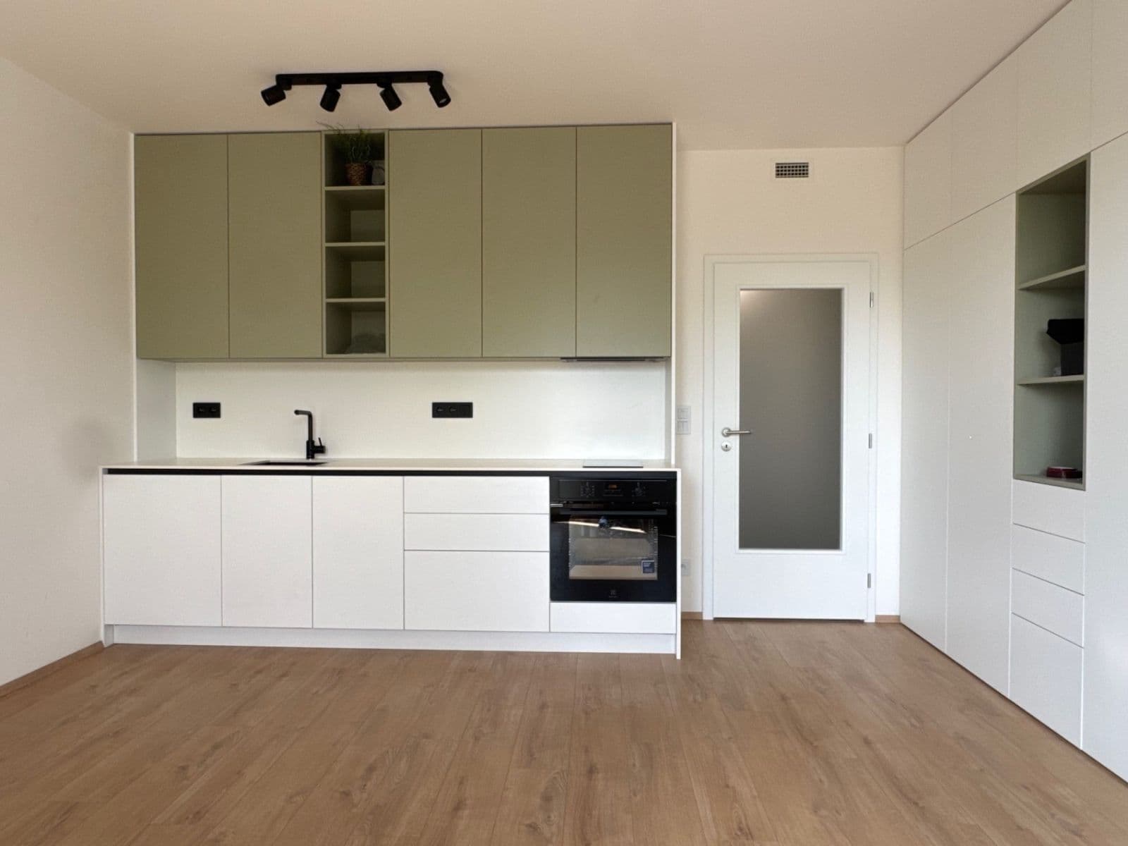 Prenájom bytu 1-izbový 33 m², Strančická, Praha, Praha Prenájom bytu 1-izbový 33 m², Strančická, Praha, Praha