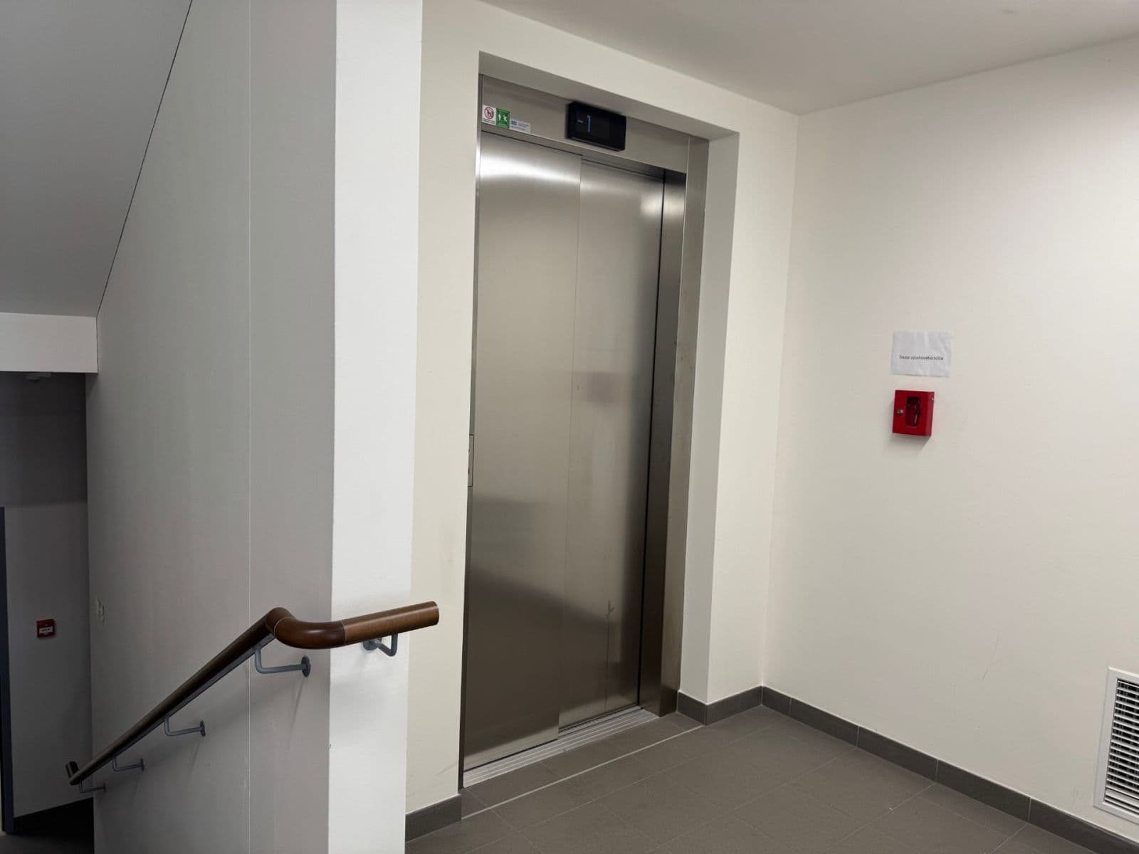 Prenájom bytu 1-izbový 33 m², Strančická, Praha, Praha Prenájom bytu 1-izbový 33 m², Strančická, Praha, Praha