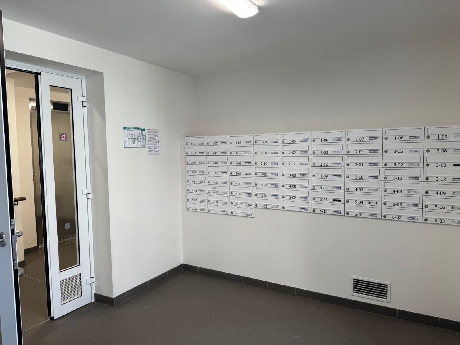 Prenájom bytu 1-izbový 33 m², Strančická, Praha, Praha Prenájom bytu 1-izbový 33 m², Strančická, Praha, Praha