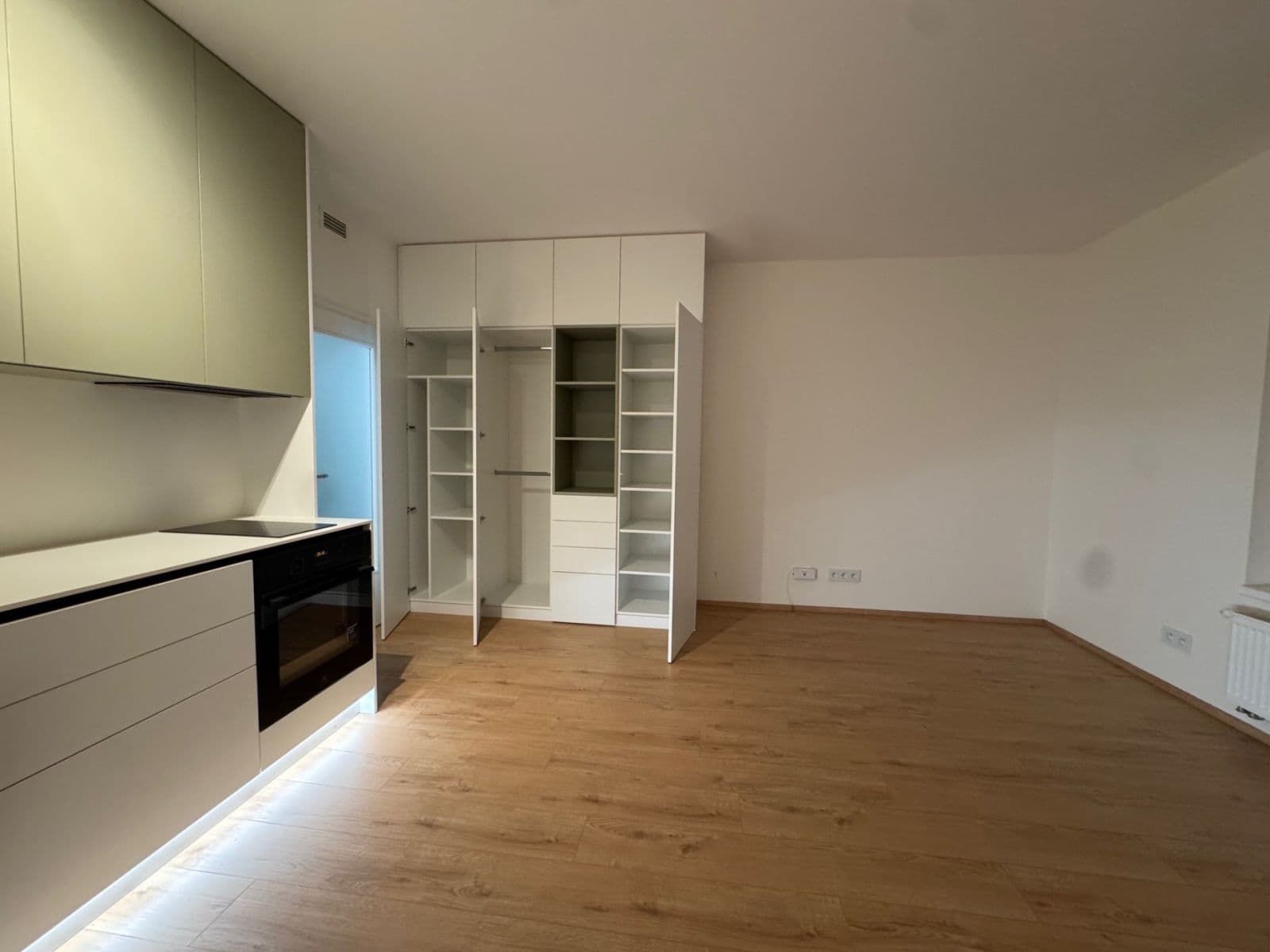 Prenájom bytu 1-izbový 33 m², Strančická, Praha, Praha Prenájom bytu 1-izbový 33 m², Strančická, Praha, Praha