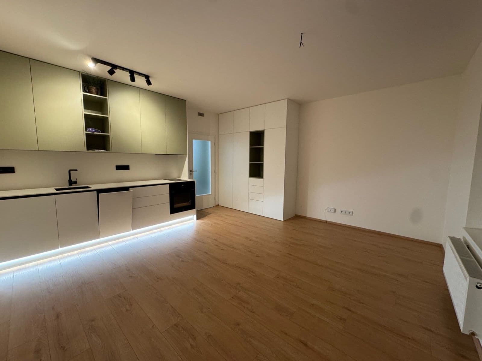 Prenájom bytu 1-izbový 33 m², Strančická, Praha, Praha Prenájom bytu 1-izbový 33 m², Strančická, Praha, Praha