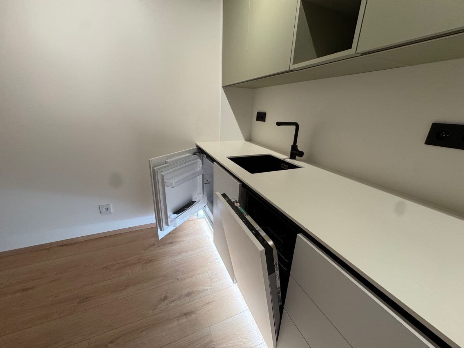 Prenájom bytu 1-izbový 33 m², Strančická, Praha, Praha Prenájom bytu 1-izbový 33 m², Strančická, Praha, Praha