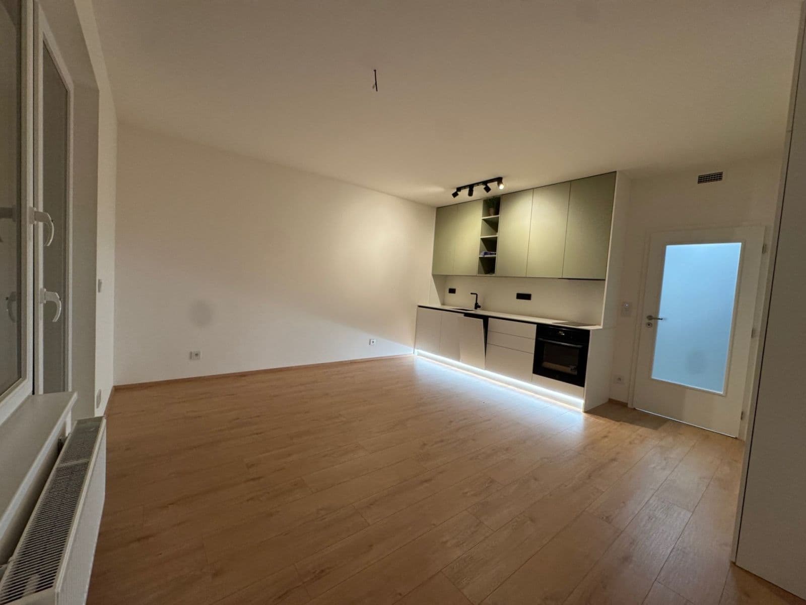 Prenájom bytu 1-izbový 33 m², Strančická, Praha, Praha Prenájom bytu 1-izbový 33 m², Strančická, Praha, Praha