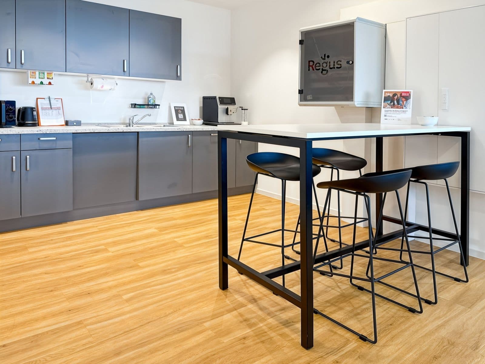 Prenájom kancelárie 780 m², Ludwig-Erhard-Platz 1, Leverkusen, Severné Porýnie - Westfálsko Prenájom kancelárie 780 m², Ludwig-Erhard-Platz 1, Leverkusen, Severné Porýnie - Westfálsko