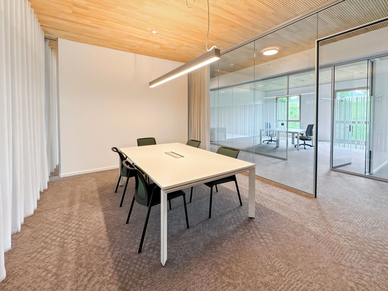 Prenájom kancelárie 600 m², Friedrich-Henning-Straße 17, Metzingen, Bádensko-Wurttembersko Prenájom kancelárie 600 m², Friedrich-Henning-Straße 17, Metzingen, Bádensko-Wurttembersko